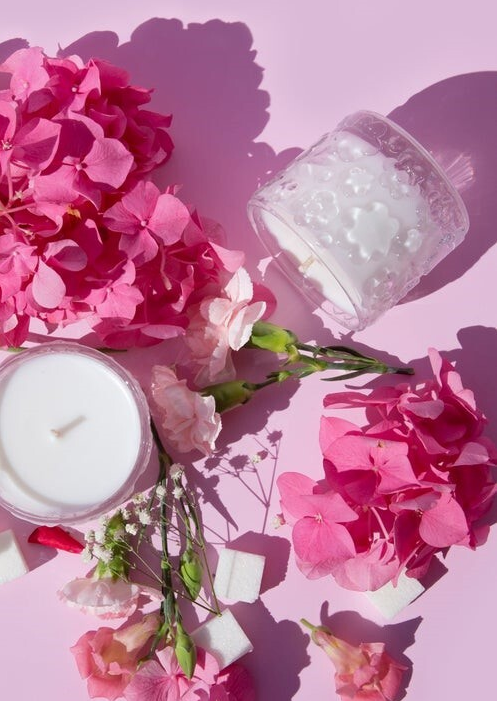 The Aromatherapy Co. Sugared Rose FLWR Candle 100g