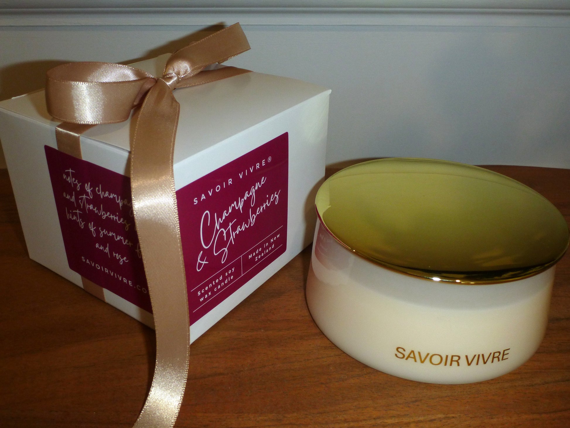 Savoir Vivre Champagne & Strawberries Blush Soy Candle 300g
