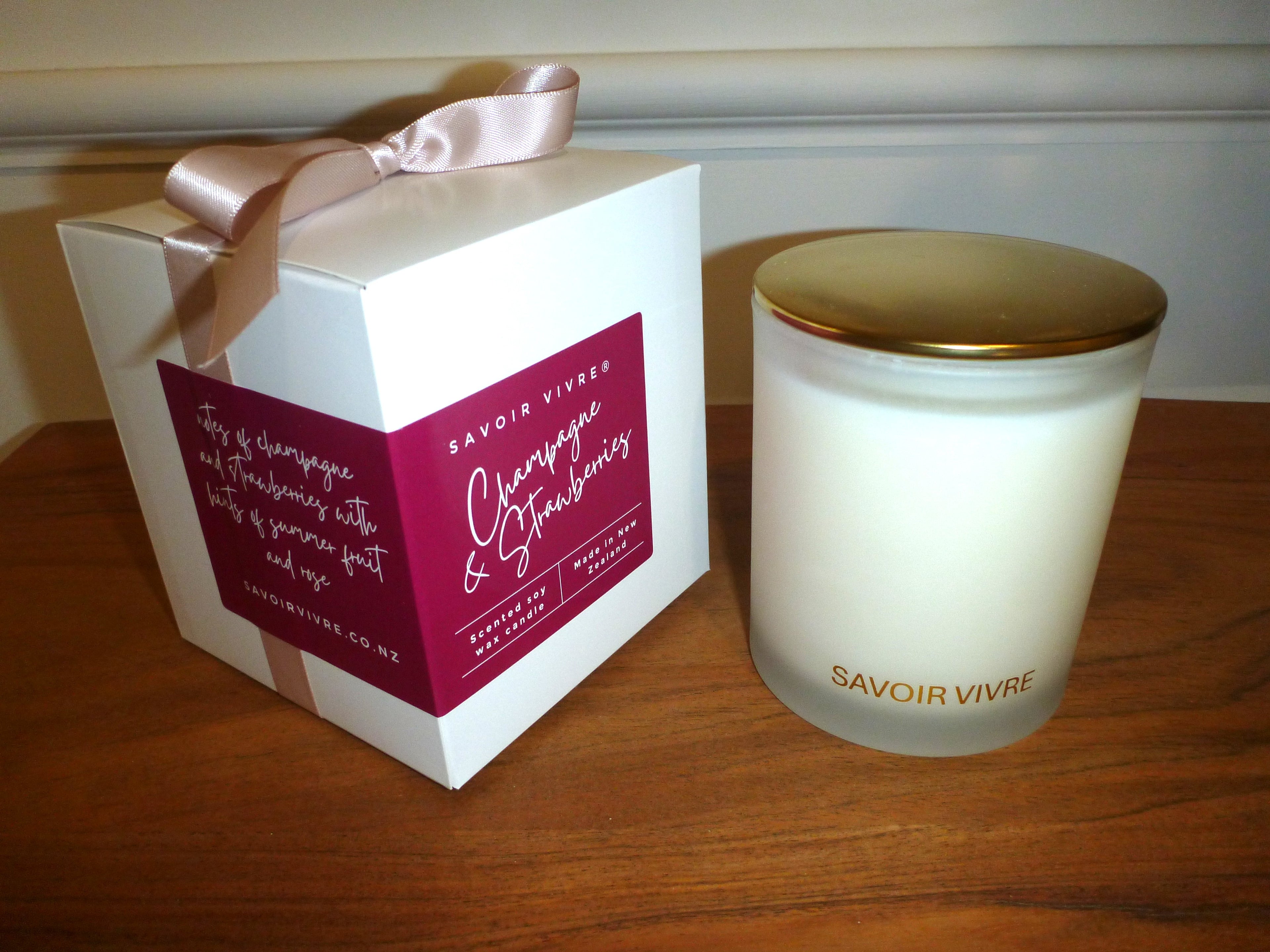Savoir Vivre Champagne & Strawberries Soy Candle 350g NZ