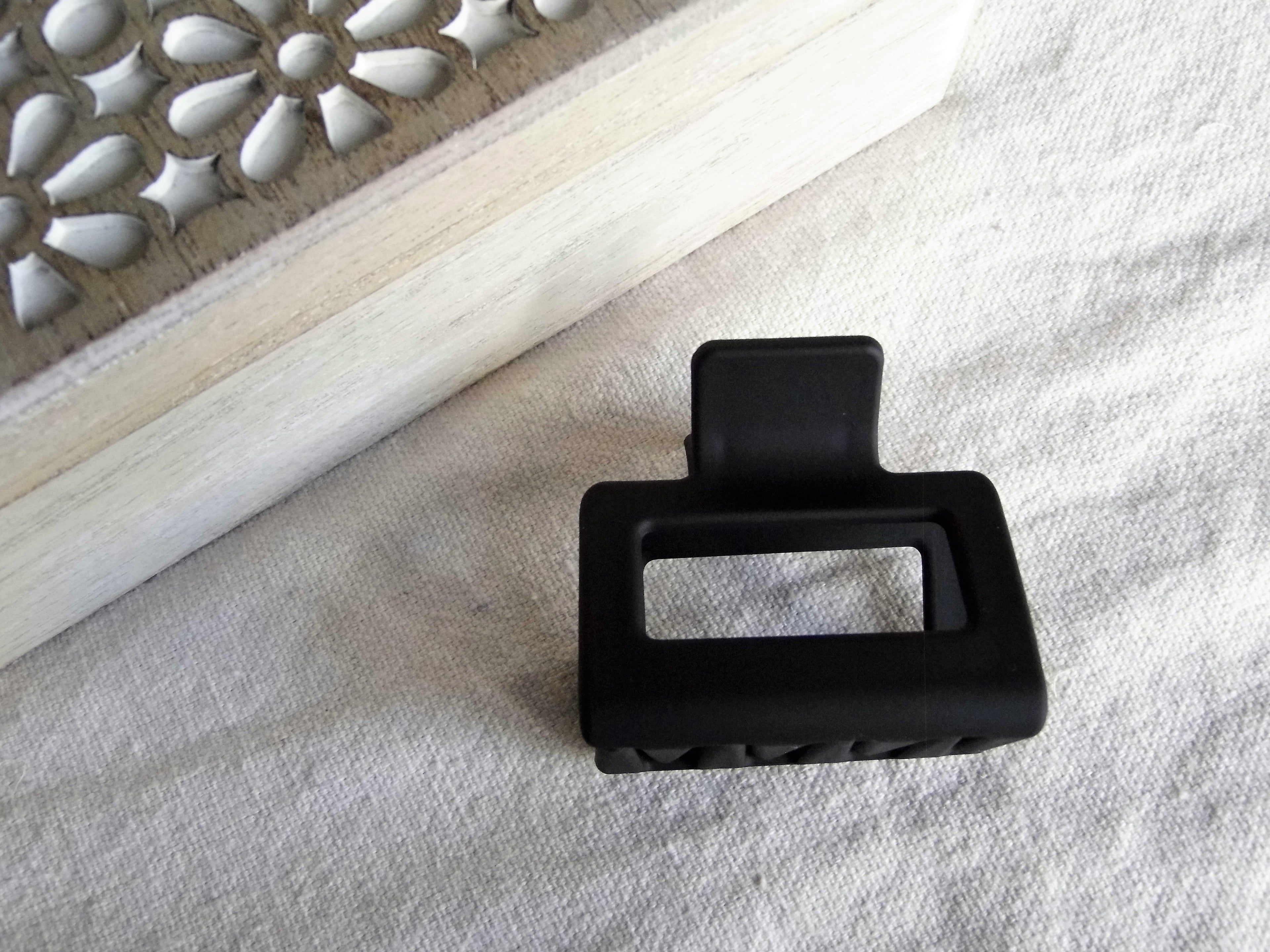 NZ Savoir Vivre Matte Black Hair Claw - Small