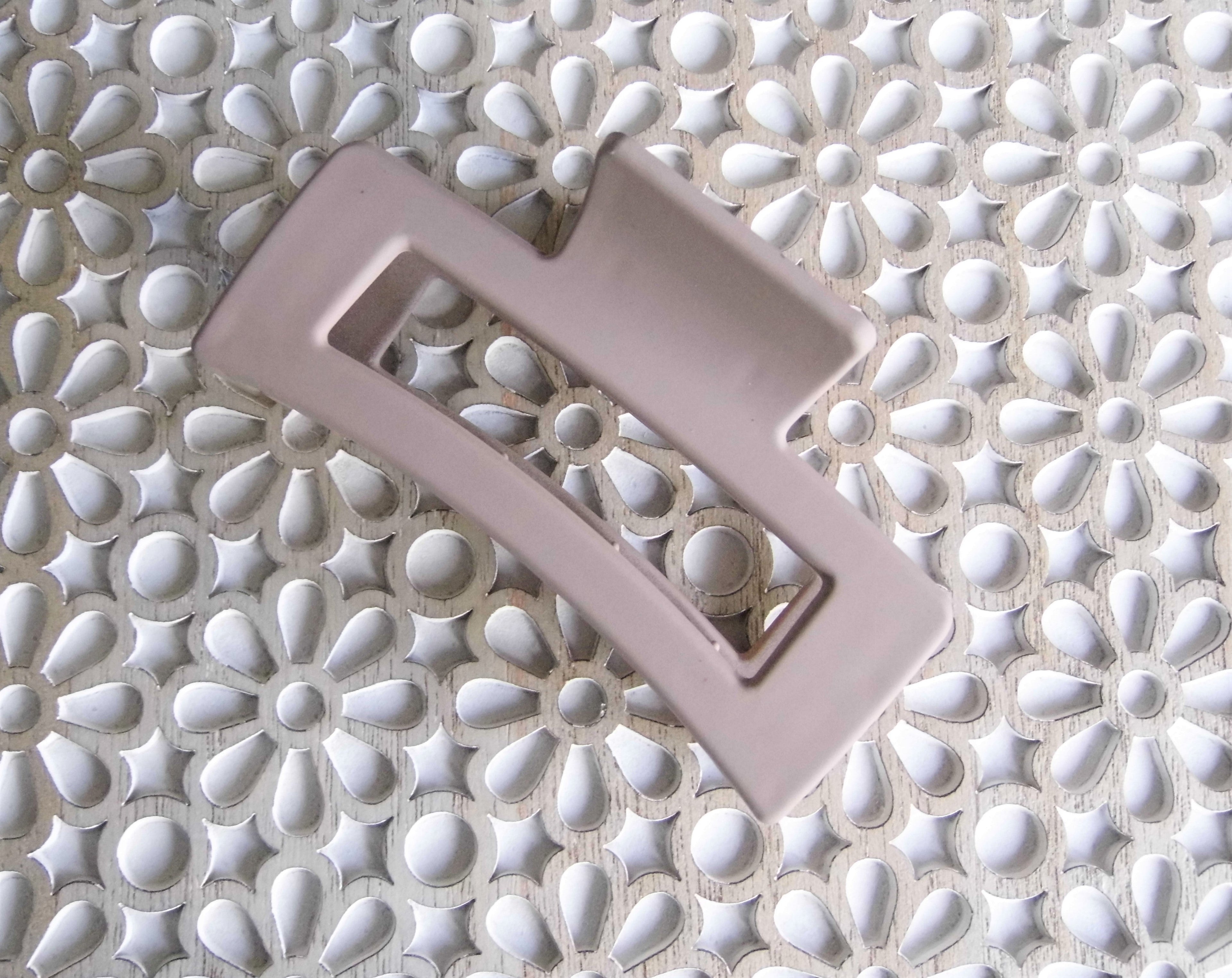 Brown Hair Claw Savoir Vivre NZ