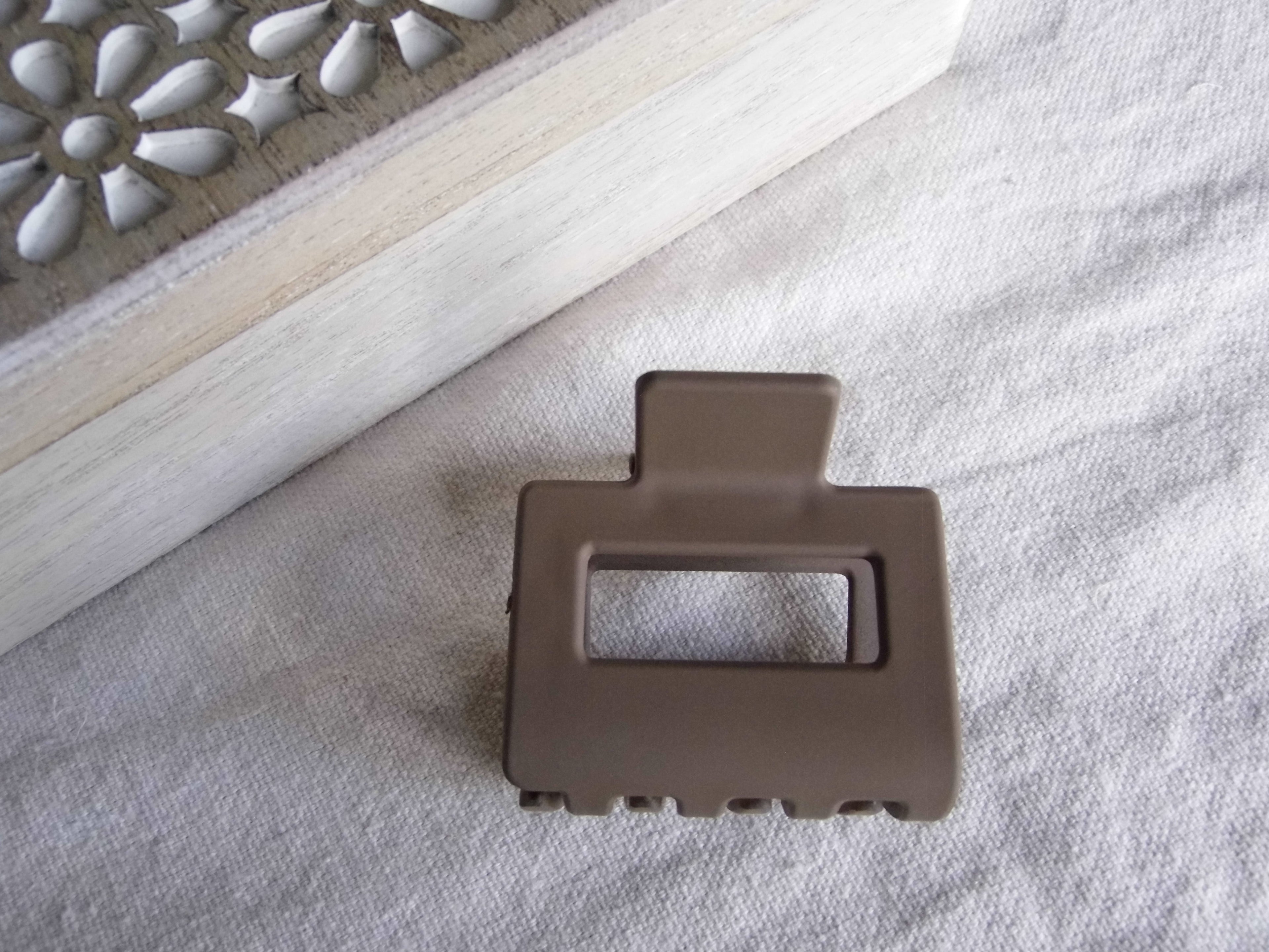 Brown Matte Finish Hair Claw From Savoir Vivre NZ