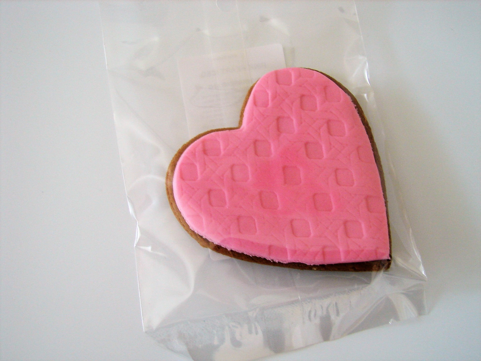 Molly Woppy Pink Iced Gingerbread Heart 48g
